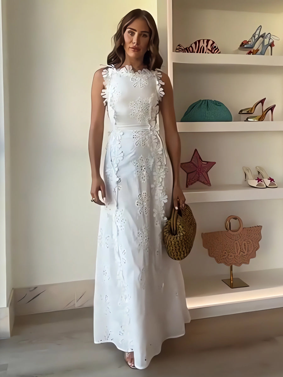 Ríona – Lace Floral Tie-Strap Maxi Dress