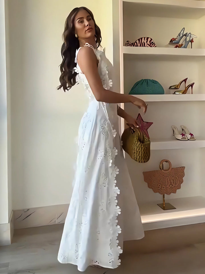Ríona – Lace Floral Tie-Strap Maxi Dress