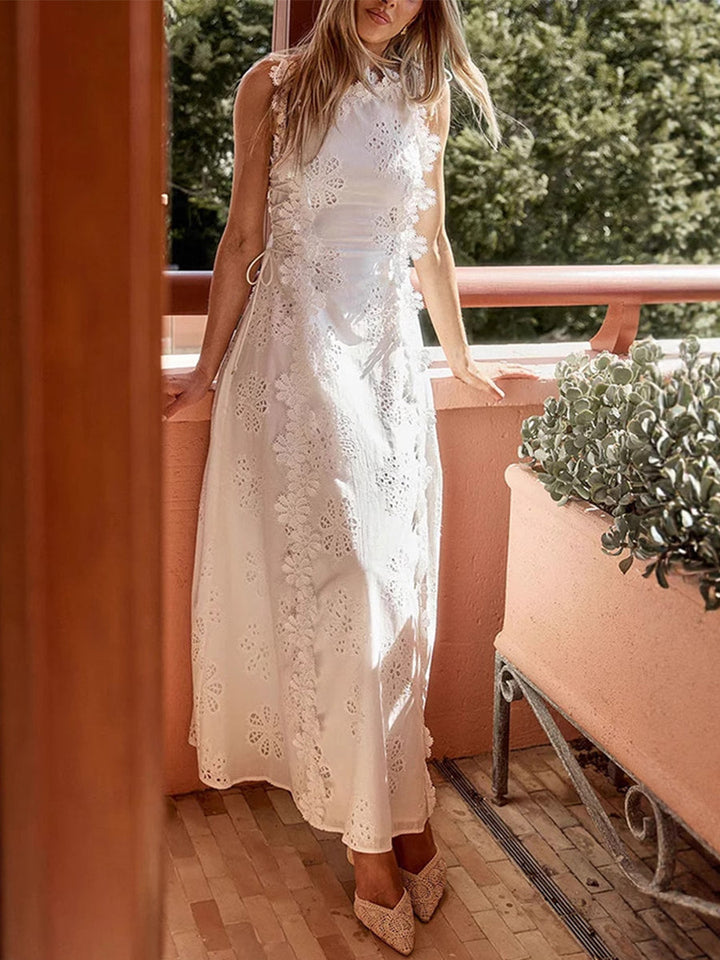 Ríona – Lace Floral Tie-Strap Maxi Dress
